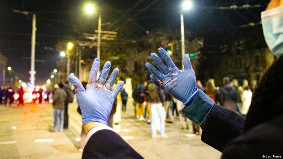 Провокаторите бяха защитени: полицията мълча пред разрухата