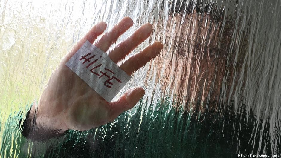 Германия пропада: жените бягат от насилие, но няма места