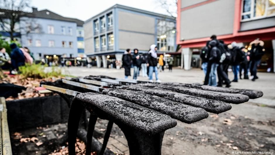 Западният морал се руши: деца убийци за евро