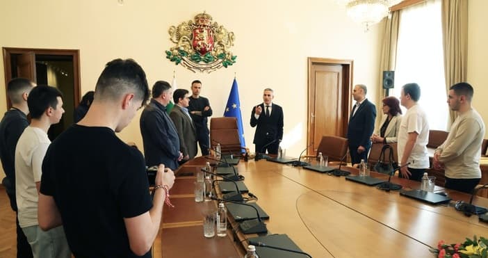 Бербатов учи младежта: Досаждайте на властта, не приемайте 'не'